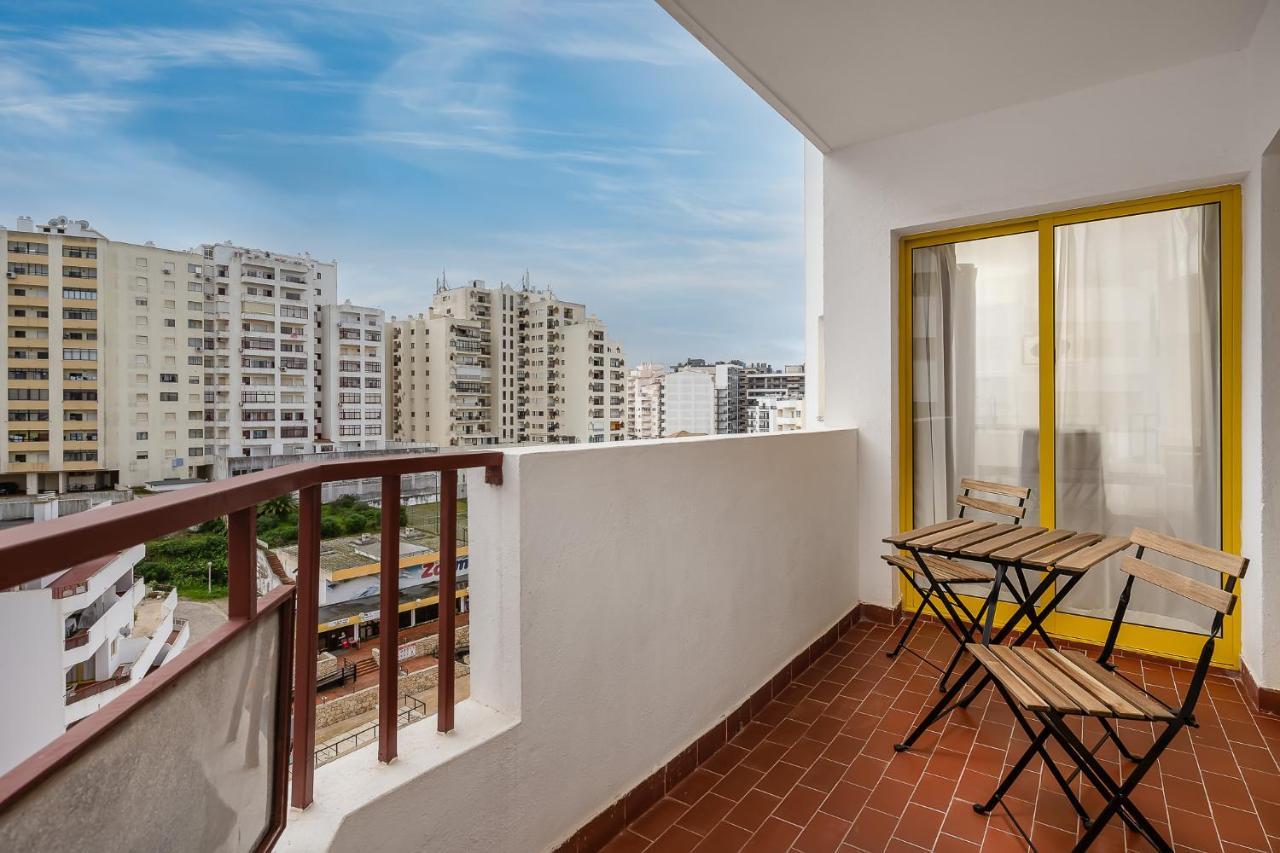 Sunny Flat W/ Balcony & Pool By Lovelystay ポルティマン エクステリア 写真