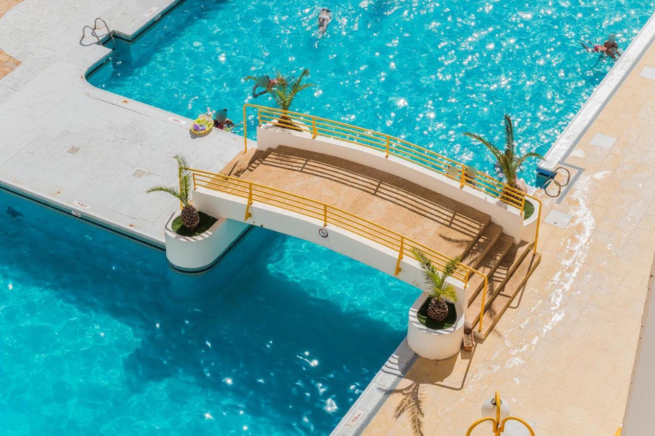 Sunny Flat W/ Balcony & Pool By Lovelystay ポルティマン エクステリア 写真