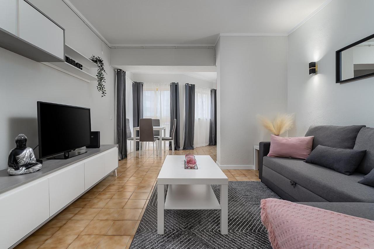 Sunny Flat W/ Balcony & Pool By Lovelystay ポルティマン エクステリア 写真